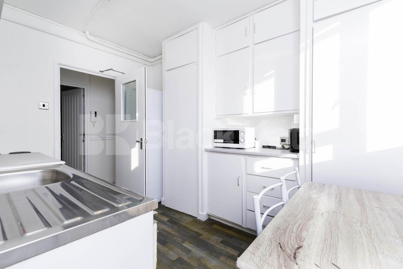 			3 Bedroom, 1 bath, 1 reception Flat			 Robert Street, Camden / Euston